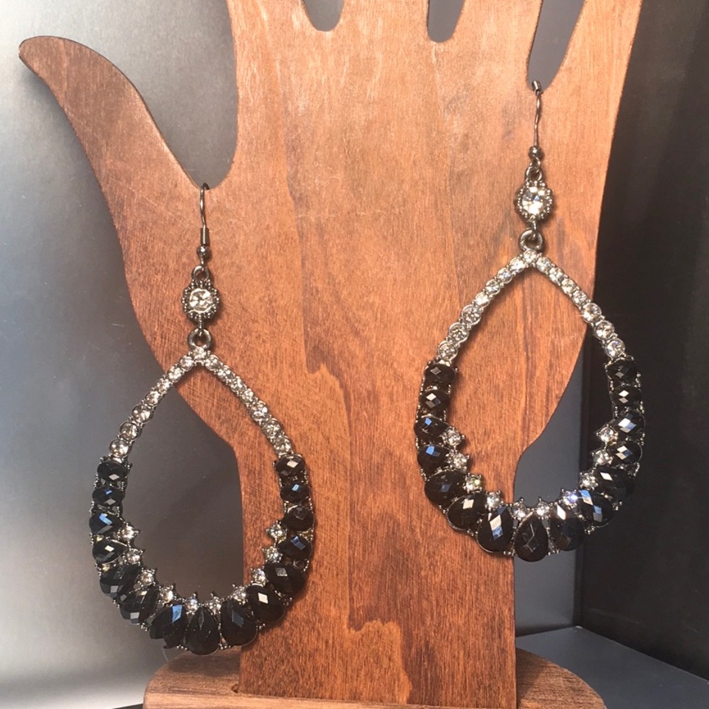 Bold black/clear rhinestone hoops 3.5” x 2” size. Silver tone metal.✨✨✨
